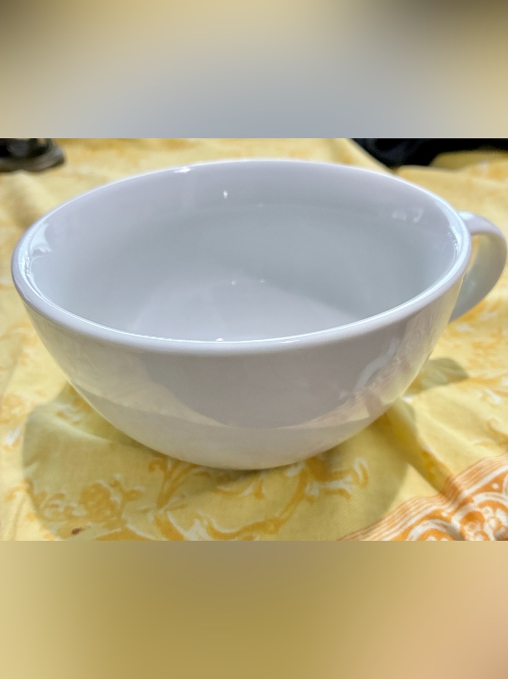 Pottery Barn “Great White” Large Cup.5.5”Round 3”Deep. No wear,
stain,scratches